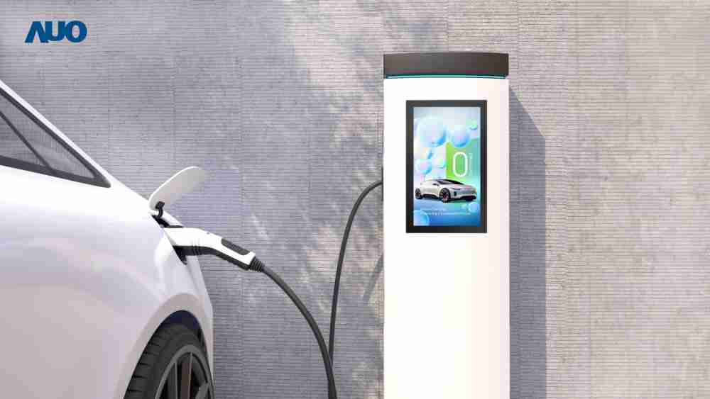 友達〝EVSE車用充電樁解決方案〞專為電動汽車充電樁設計，，具有高亮度、、、、克服戶外艱難環境的耐溫、、、、耐紫外線等特性，，，，並搭載散熱性及擴充性強的高效能工業電腦，，可實現人機互動訴求，，，，如資訊顯示、、、支付等應用