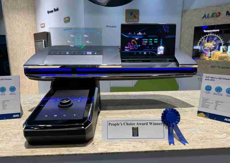 PA直营车用Micro LED Display HMI解决方案获”最佳车用显示奖”，，以用户为中心开发，，针对前座驾驶与乘客设计兼具娱乐与安全的高画质屏幕，，，，包含车舱前座的Micro LED透明屏幕及全球首款内建镜头的智慧Micro LED显示器